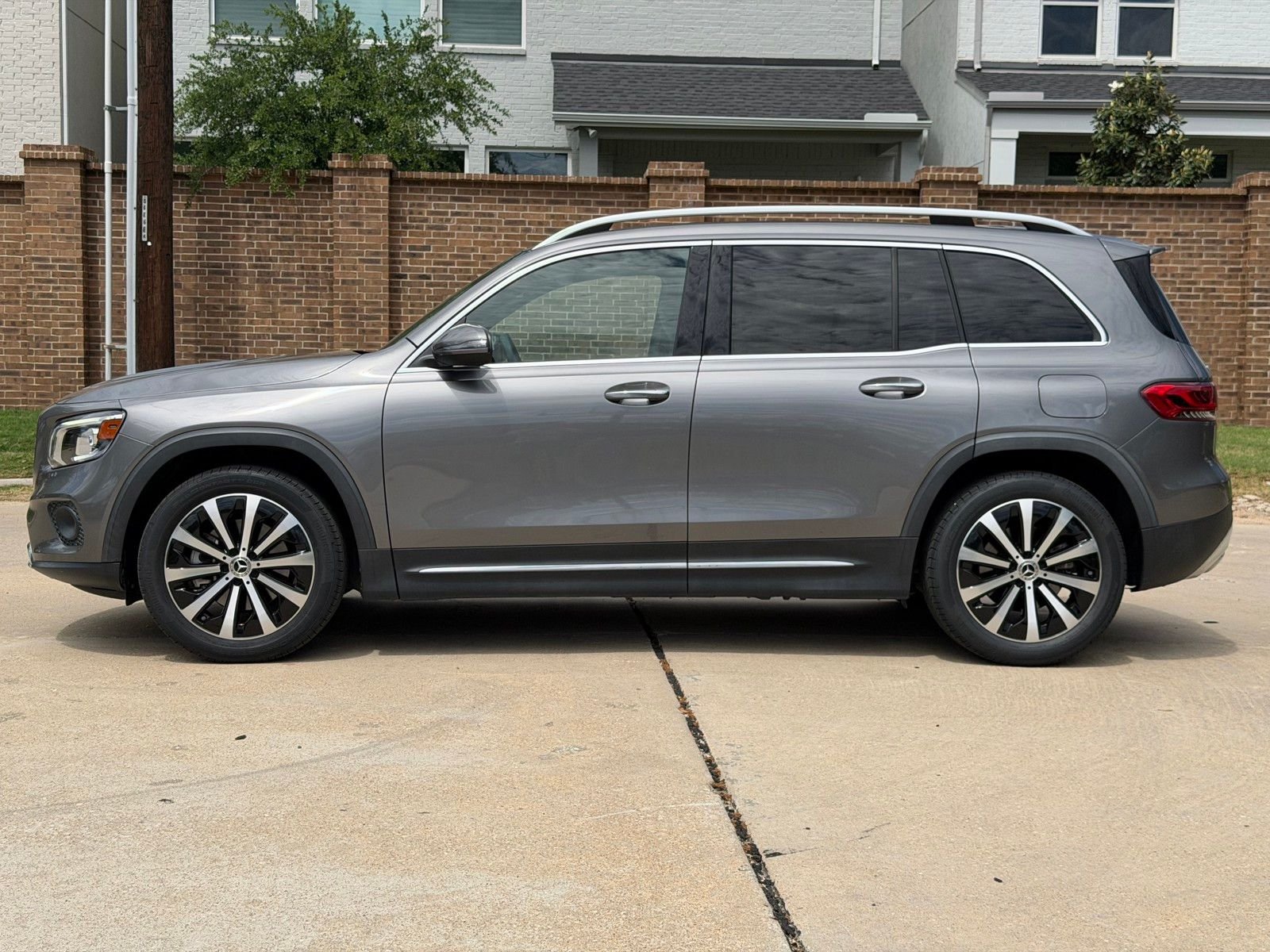 Certified Used 2022  Mercedes-Benz GLB 250 image 12