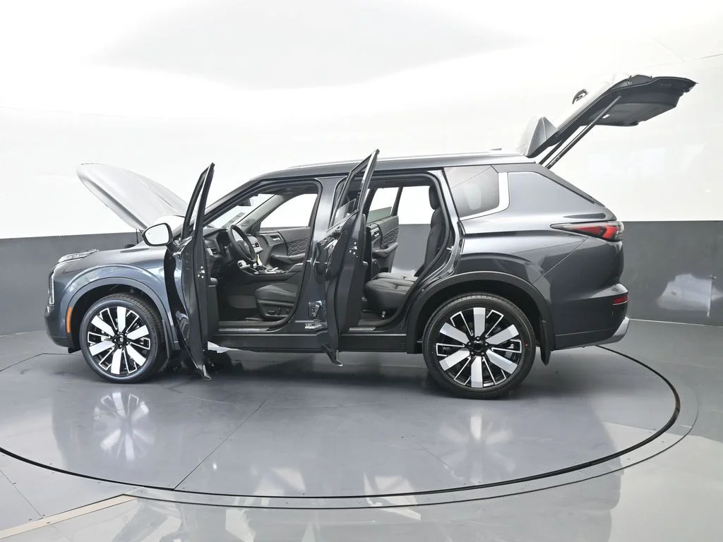 New 2026 Gray Mitsubishi SEL image 73