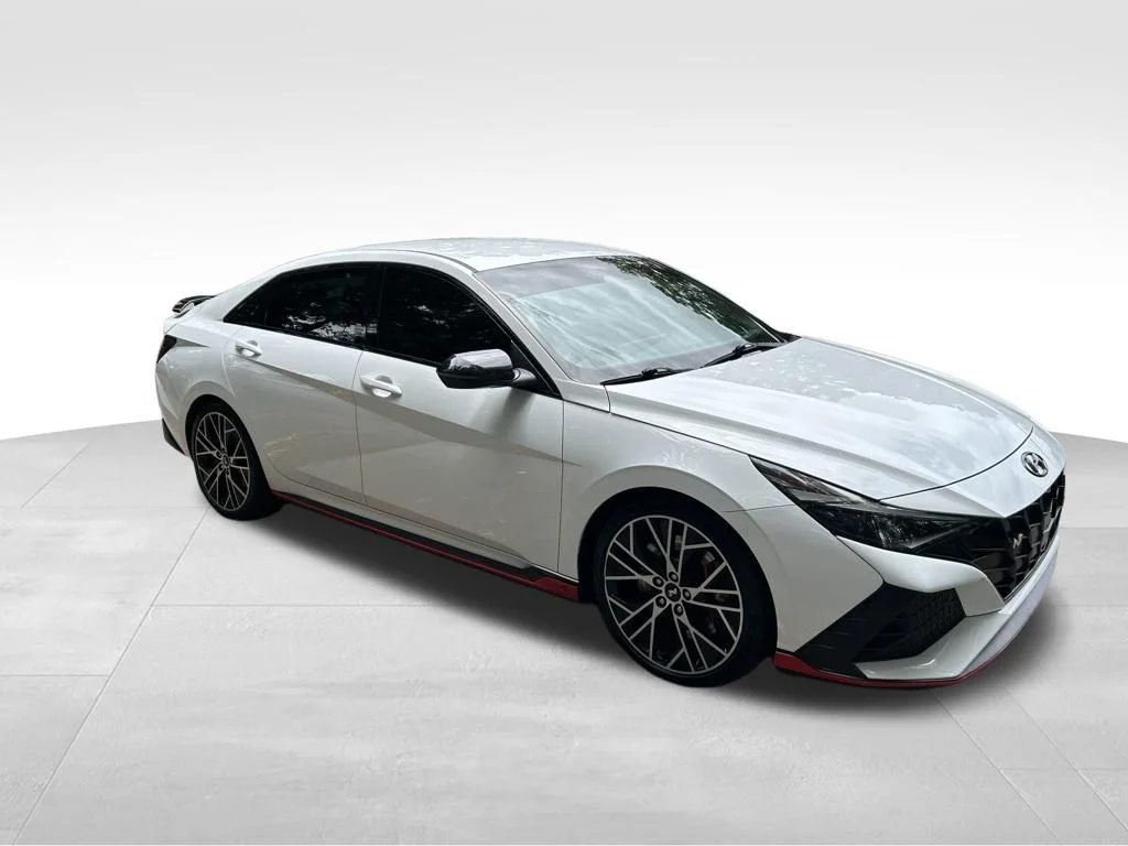 Used 2022 White Hyundai Base image 8