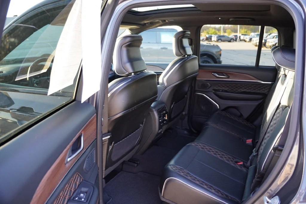 Certified Used 2025 Gray Jeep Summit image 17