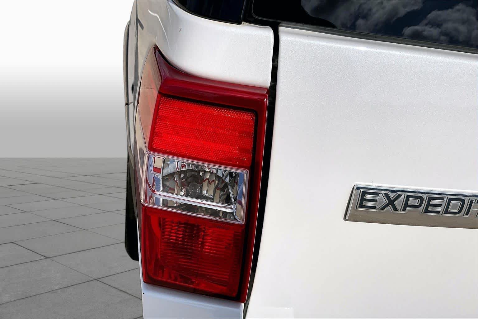 Used 2013 White Platinum Metallic Tri-Coat Ford King Ranch image 29