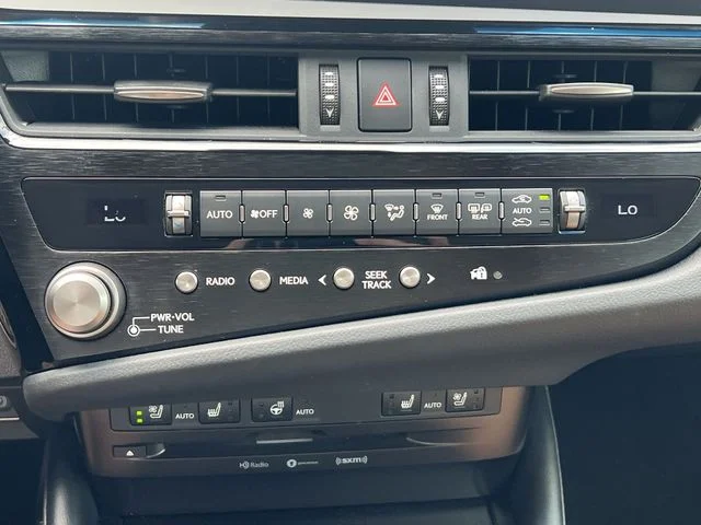 Used 2022 White Lexus 350 image 22
