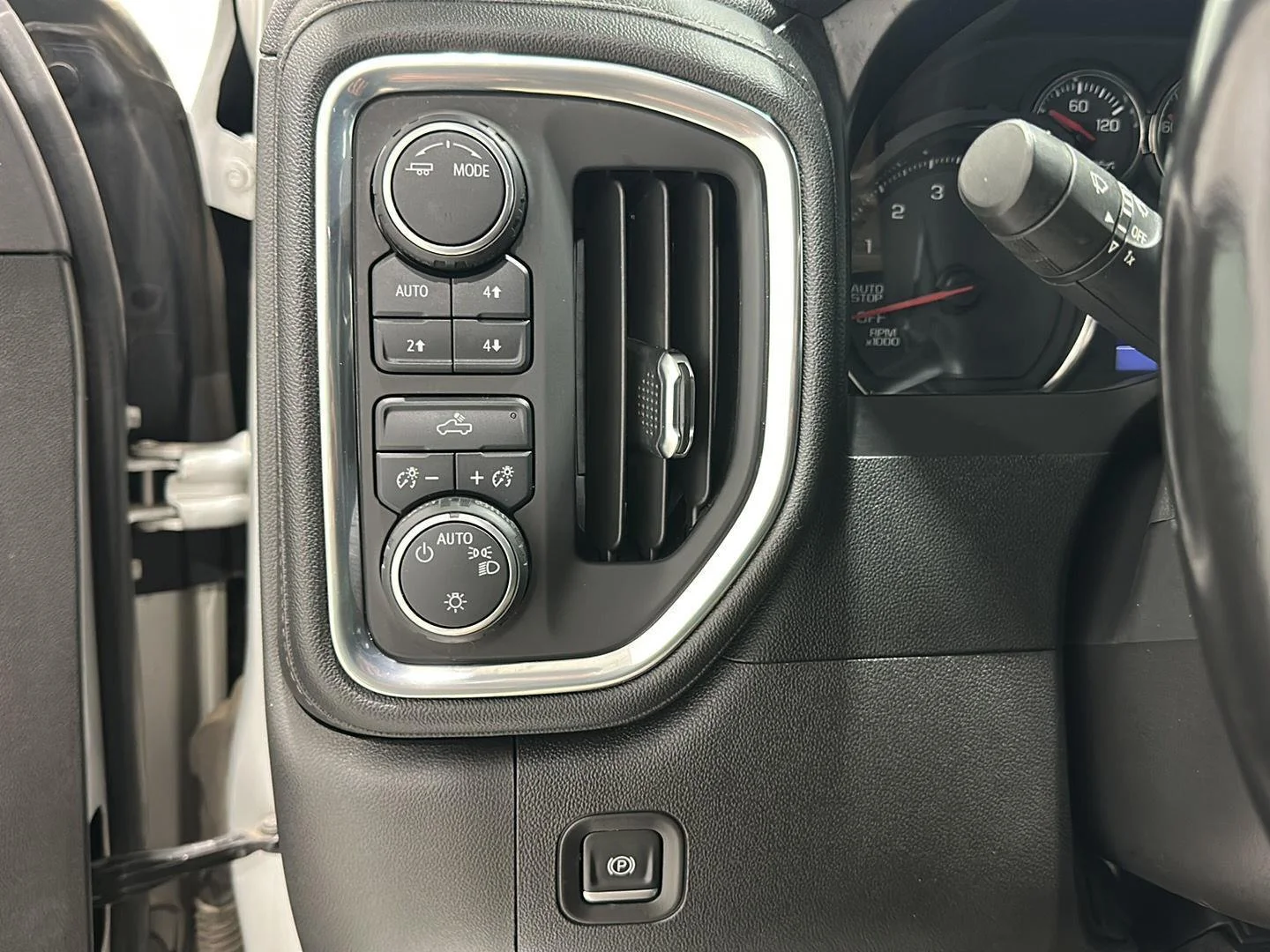 Used 2021 SILVER ICE METALLIC Chevrolet LT image 16