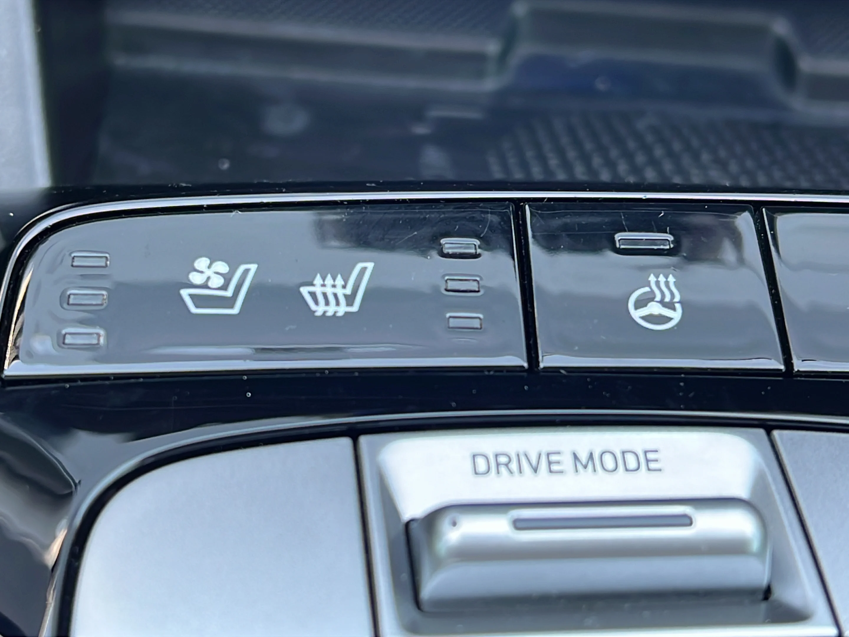 Used 2023 Serenity White Pearl Hyundai Limited image 20