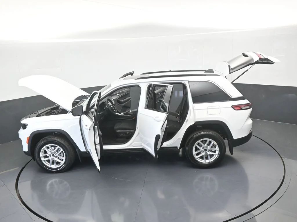 Used 2025 Bright White Clearcoat Jeep Laredo X image 60