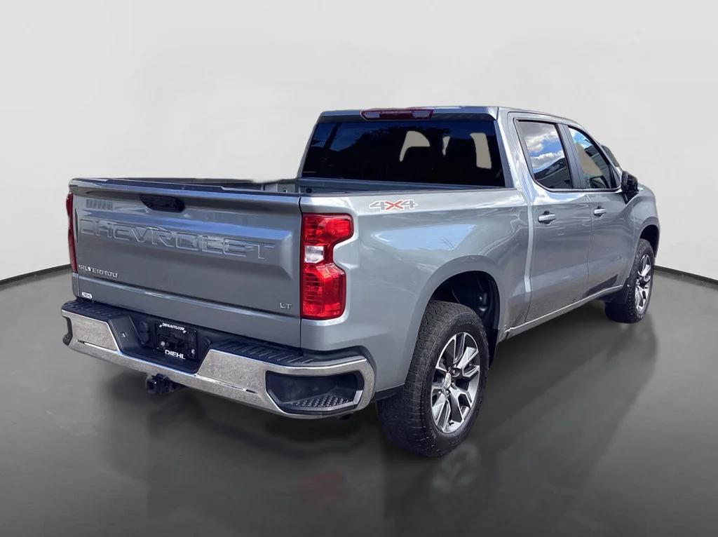 Used 2024 Sterling Gray Metallic Chevrolet LT (2FL) image 5