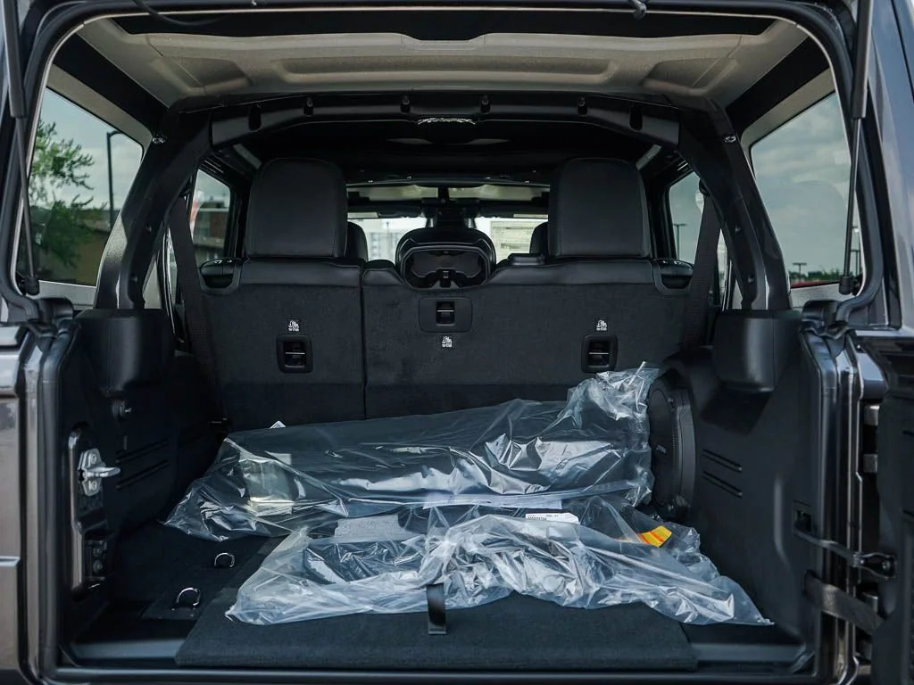 New 2026 Granite Crystal Metallic Clearcoat Jeep Rubicon X image 8