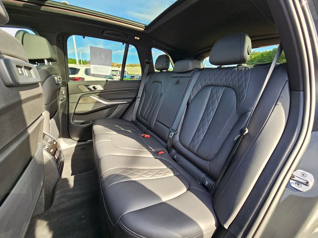 Used 2022 Dravit Grey Metallic BMW M50i image 21