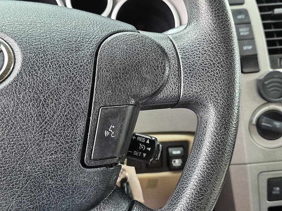 Used 2013 White Toyota GRADE image 18
