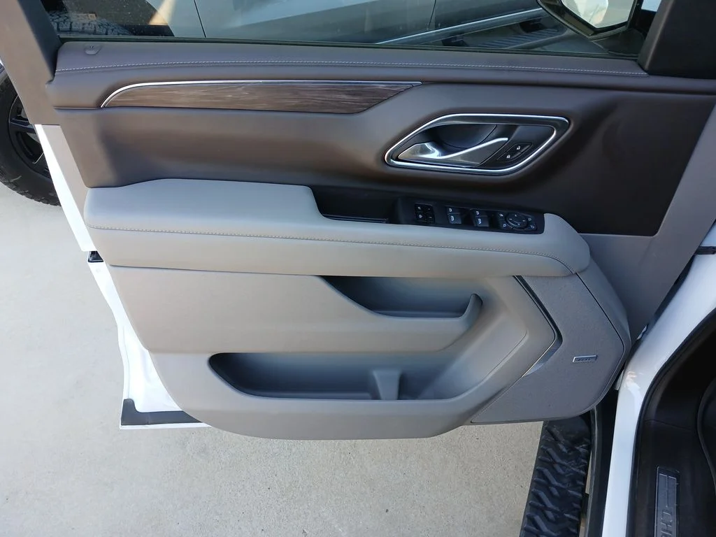 Used 2024 White Chevrolet Z71 image 23
