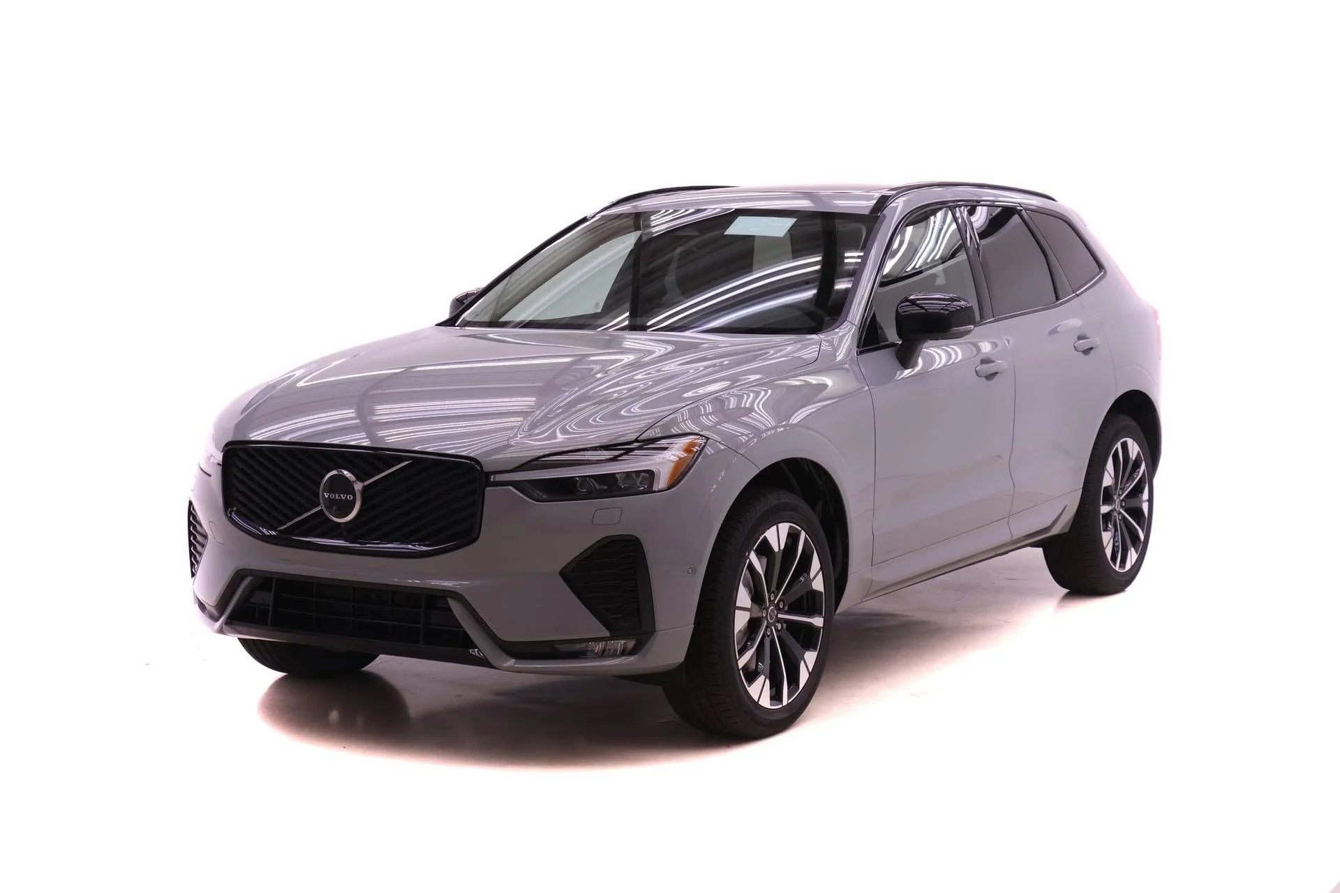 2026 Volvo XC60 B5 Plus Dark AWD's photo
