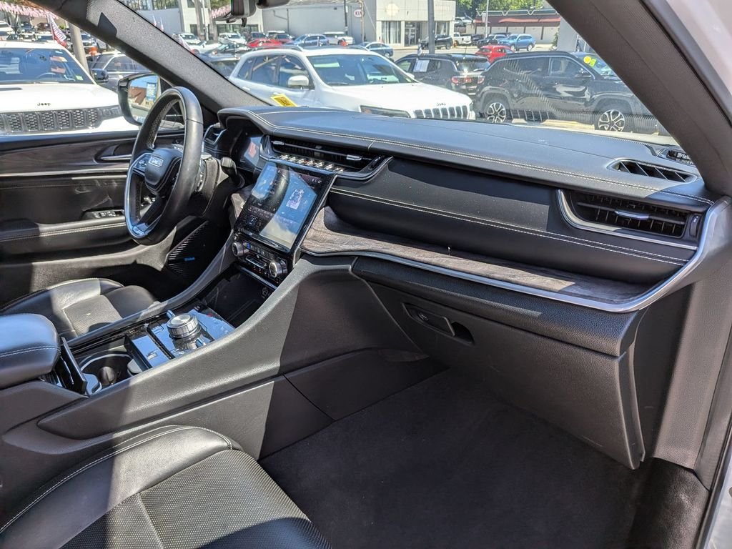 Used 2022 White Jeep Overland image 31