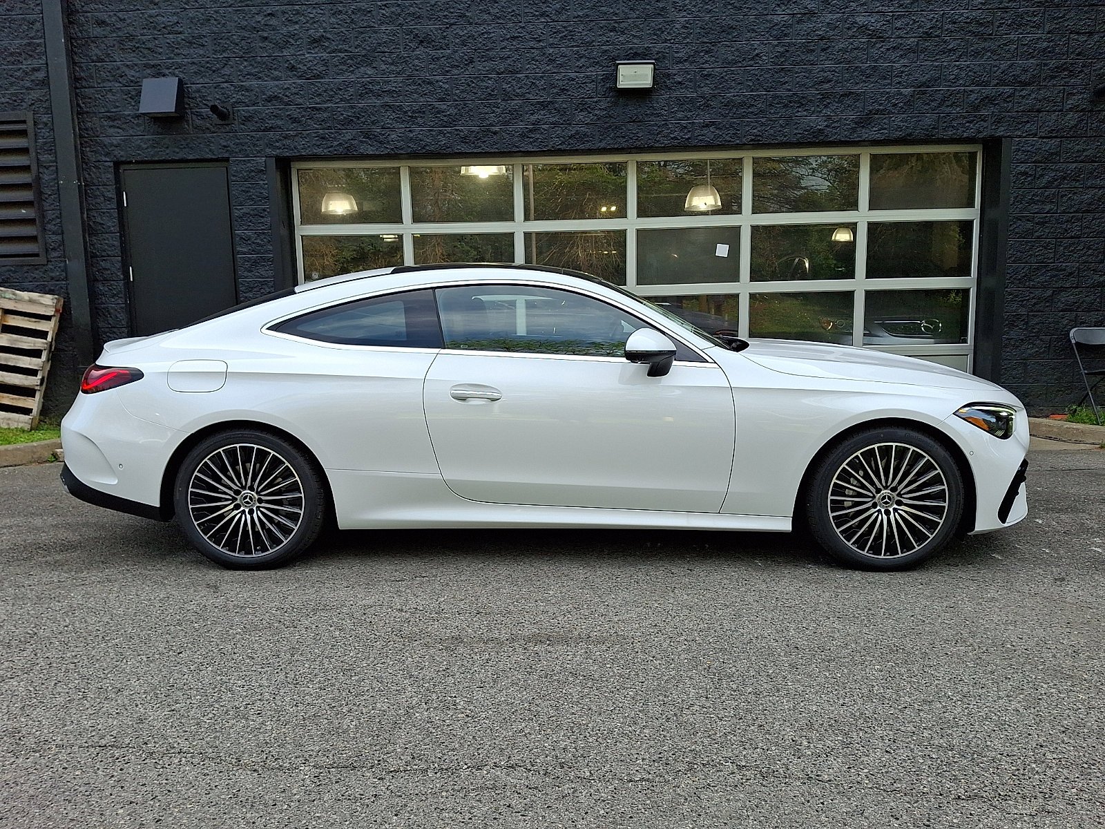 New 2026 MANUFAKTUR Moonlight White Metallic Mercedes-Benz CLE 450 image 28