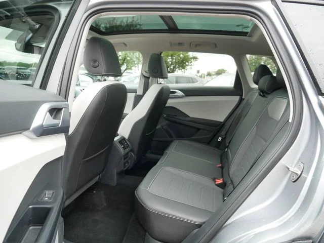 Certified Used 2025 Silver Volkswagen 1.5T SE image 17