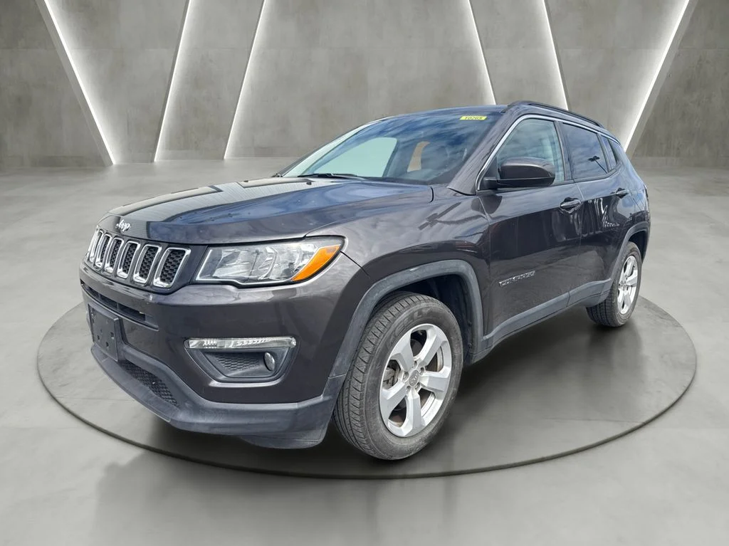 Used 2020 Gray Jeep Latitude image 3