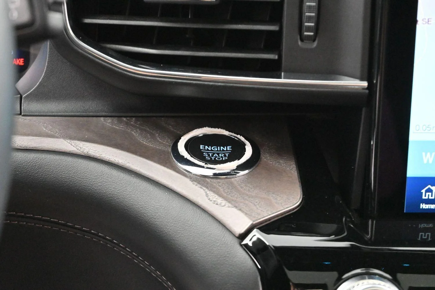 Used 2022 Agate Black Ford Platinum image 24