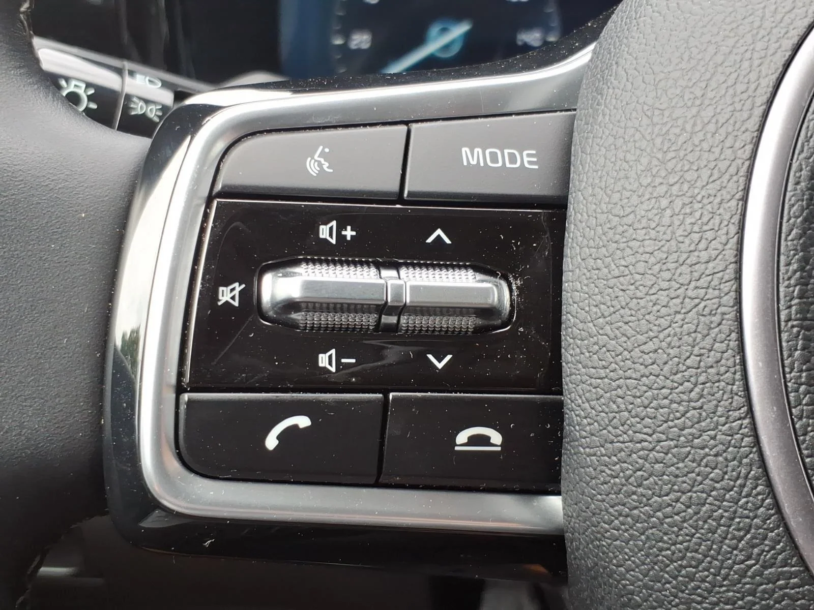 Used 2023 Glacial White Pearl Kia SX image 15