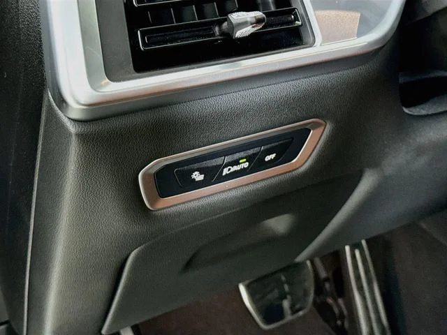 Used 2024 Black BMW M60i image 10