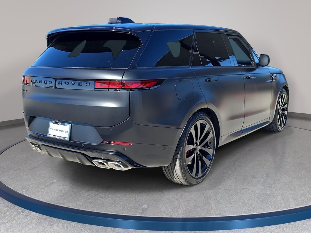 New 2026 Santorini Black LAND ROVER Dynamic SE image 5