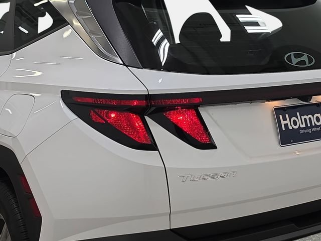 Used 2025 White Hyundai SE image 33