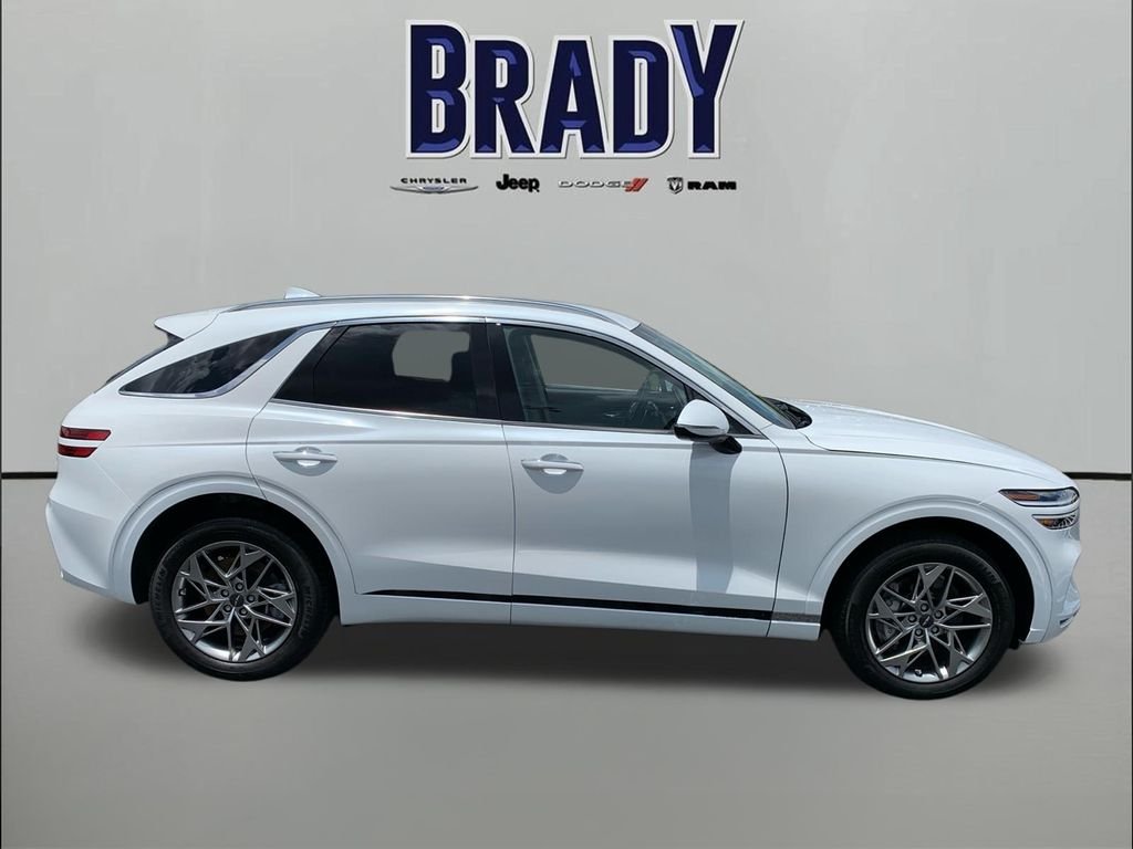 Used 2025 White Genesis 2.5T image 8