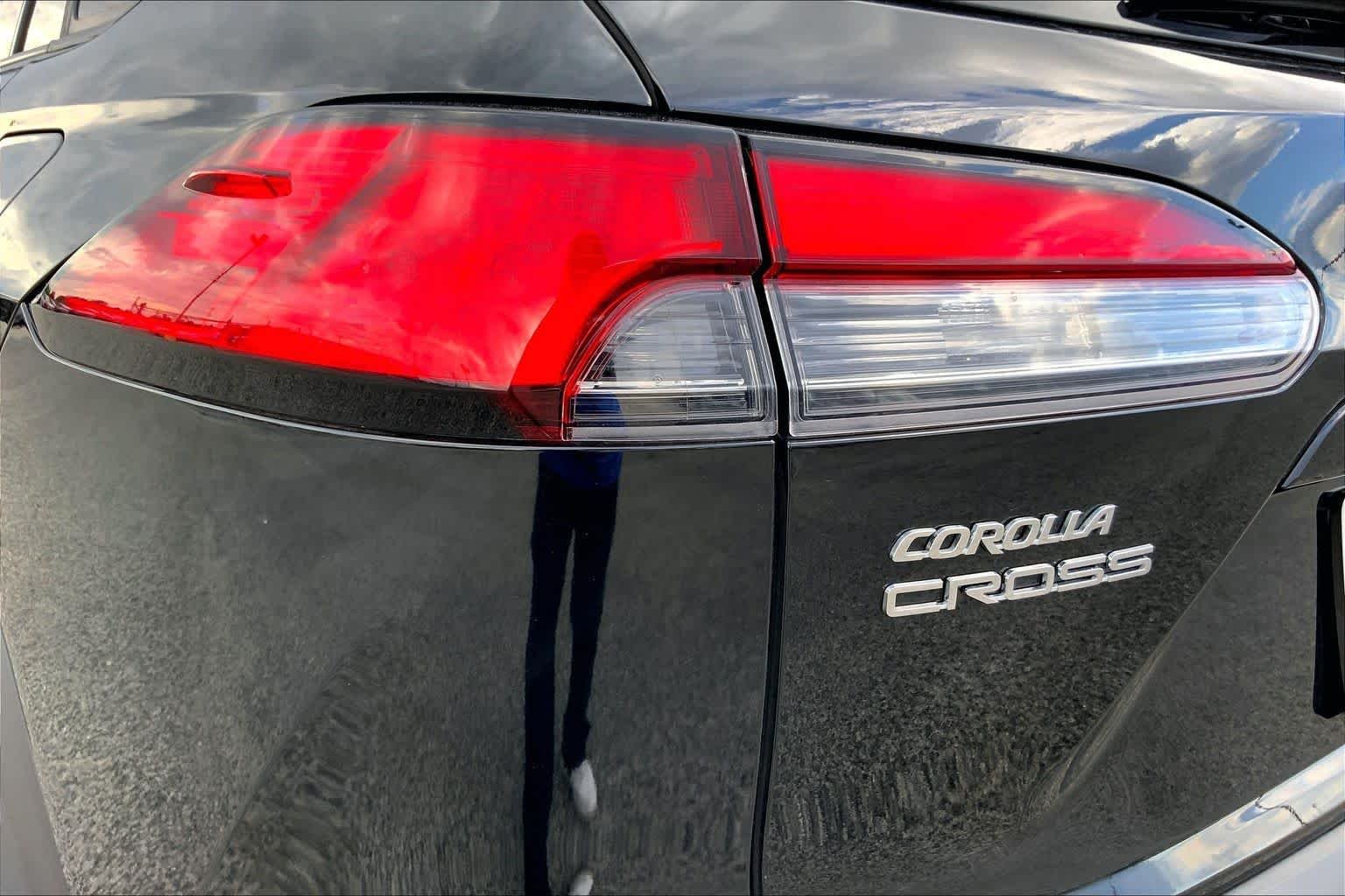Used 2026 Jet Black Toyota XLE image 28