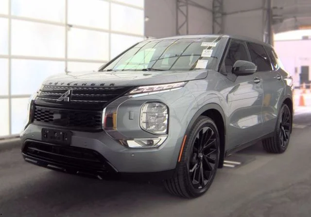 Used 2022 Gray Mitsubishi SE Launch Edition image 1