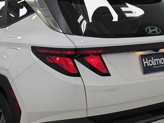 Used 2025 White Hyundai SE image 33