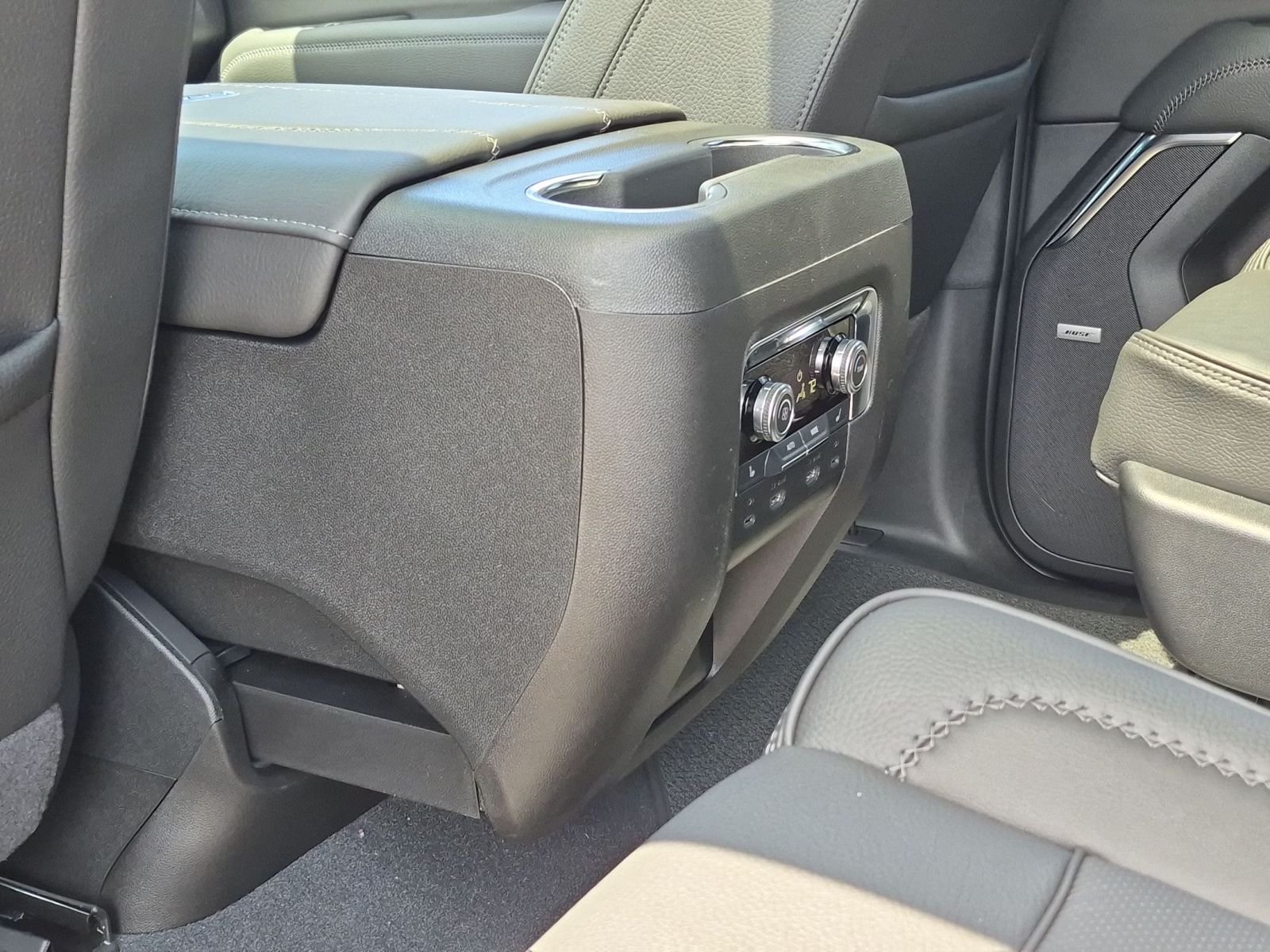2026 GMC Yukon Denali - Photo 19