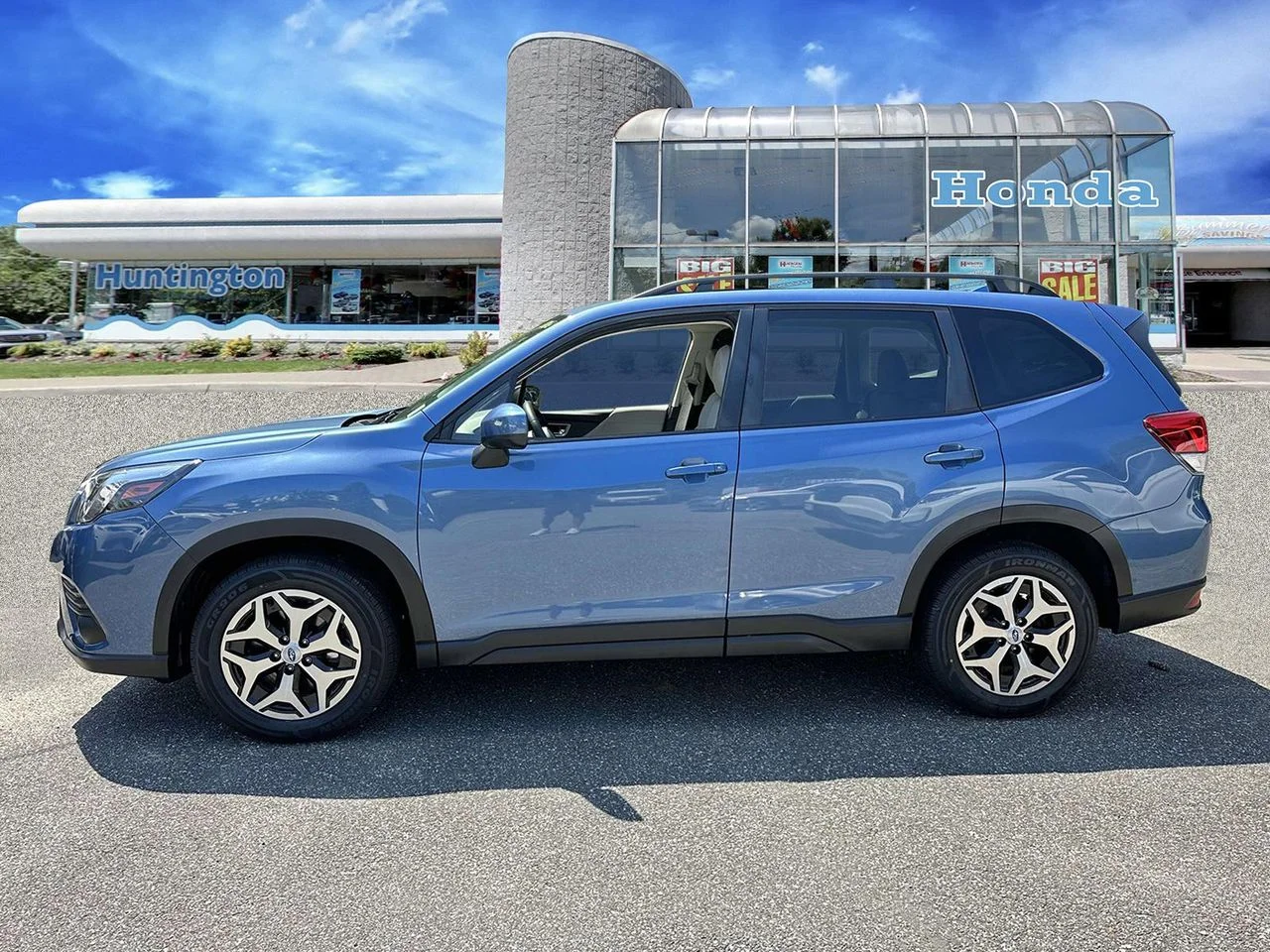 Used 2023 Horizon Blue Pearl Subaru Premium image 6