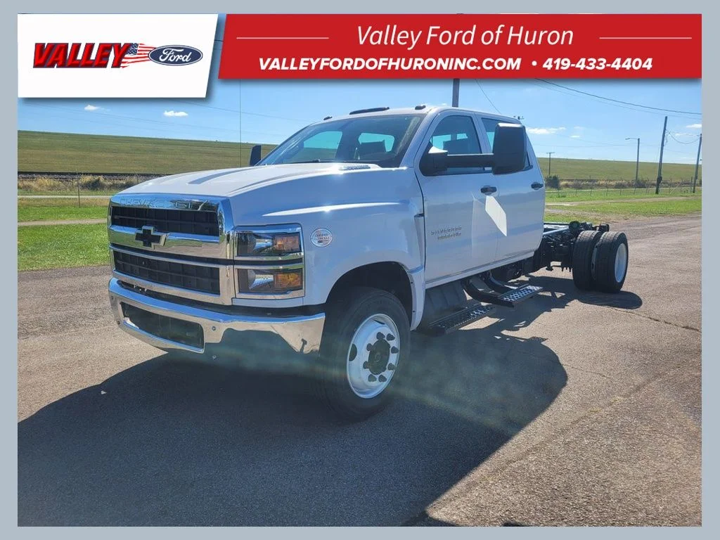 Used 2023  Chevrolet  image 1