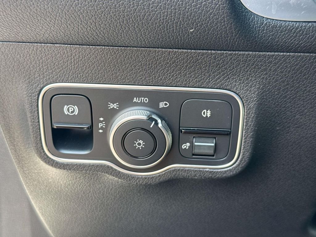 Certified Used 2025 White Mercedes-Benz GLB 250 image 21