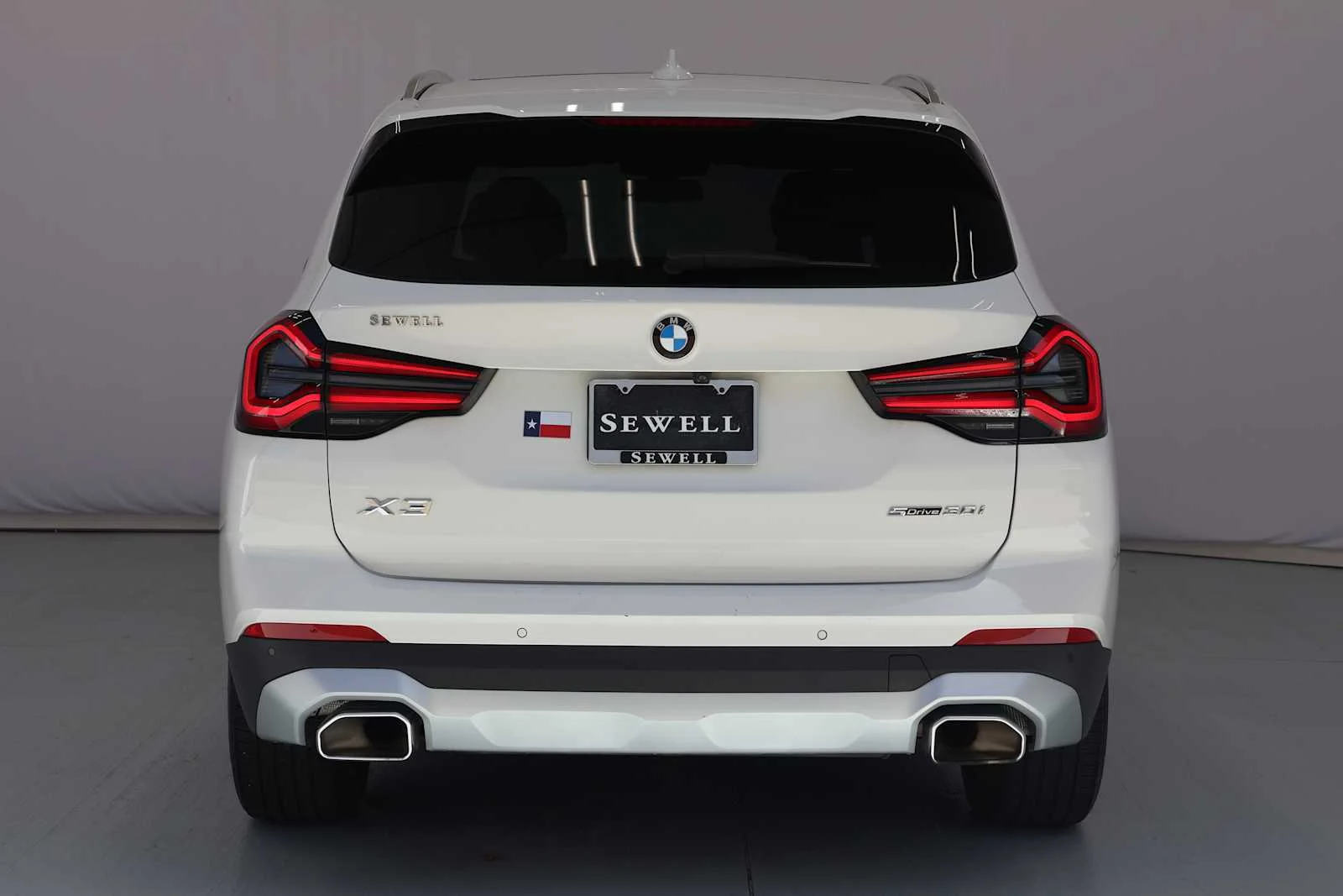 Used 2024 Alpine White BMW sDrive30i image 10