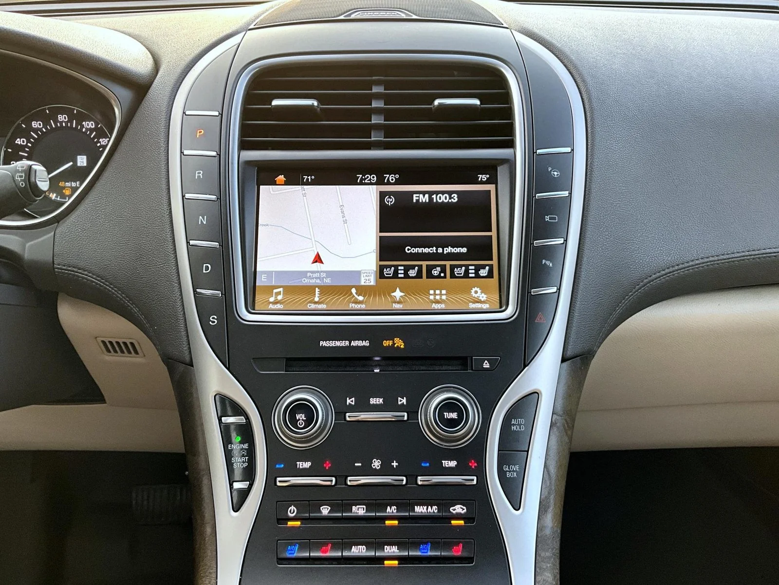 Used 2017 White Lincoln Reserve image 14