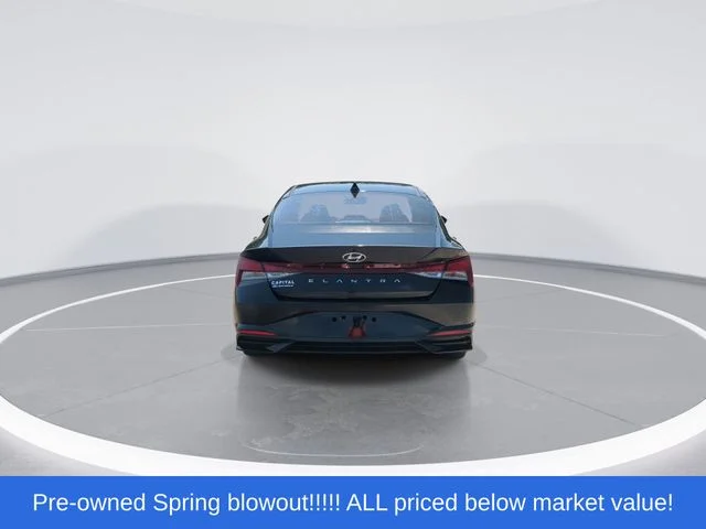 Used 2023 Black Hyundai SE image 7