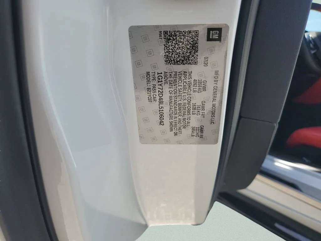 Used 2020 ARCTIC WHITE Chevrolet 2LT image 23