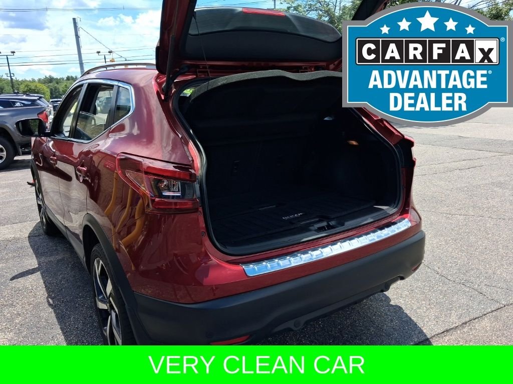 Used 2020 Red Nissan SL image 12