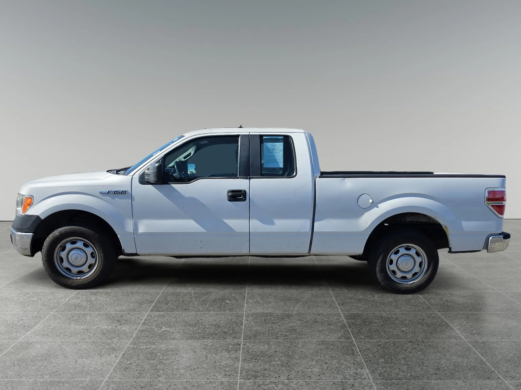 Used 2014 Oxford White Ford XL image 2