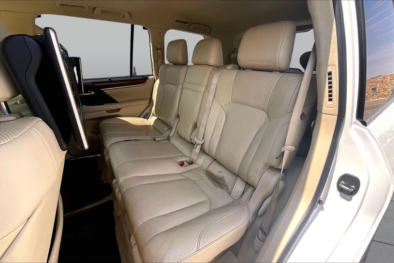 Used 2017 Starfire Pearl Lexus  image 19