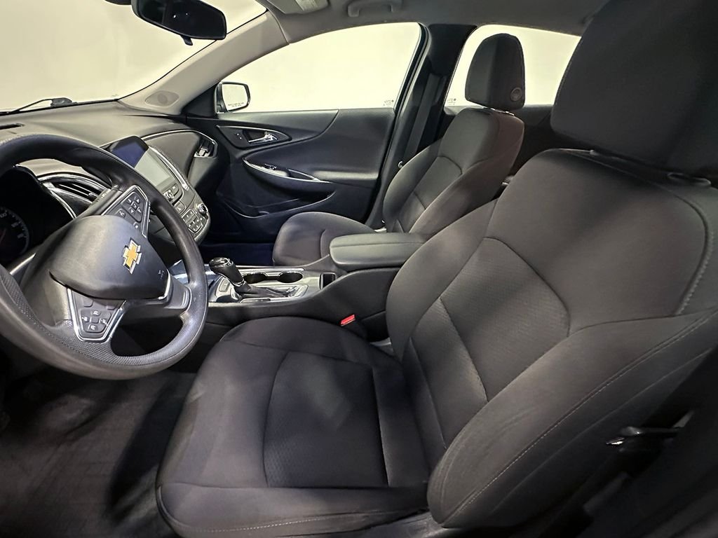 Used 2019 Blue Chevrolet LT image 3