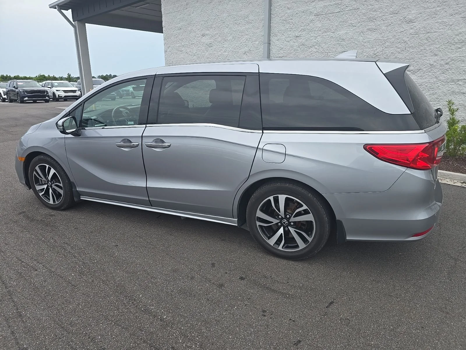Used 2018 Lunar Silver Metallic Honda Elite image 5