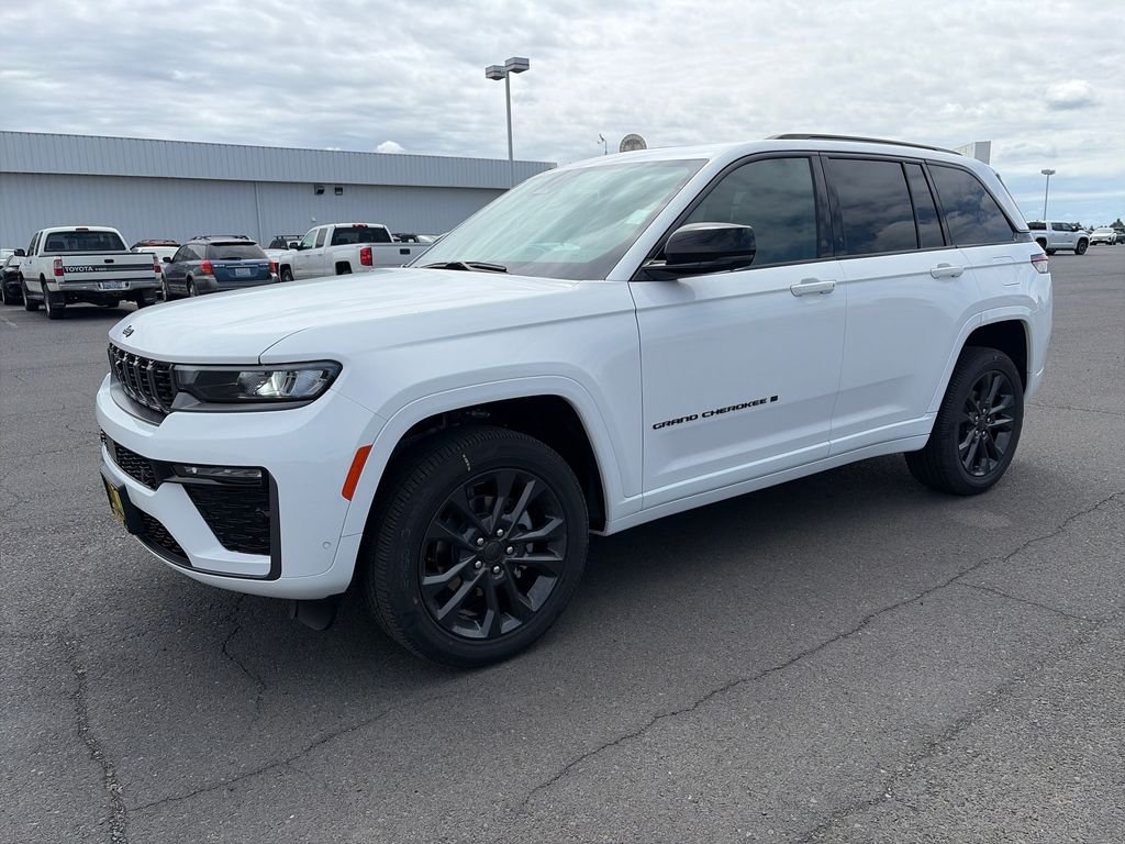 2026 Jeep Grand Cherokee Limited Reserve 4x4's photo