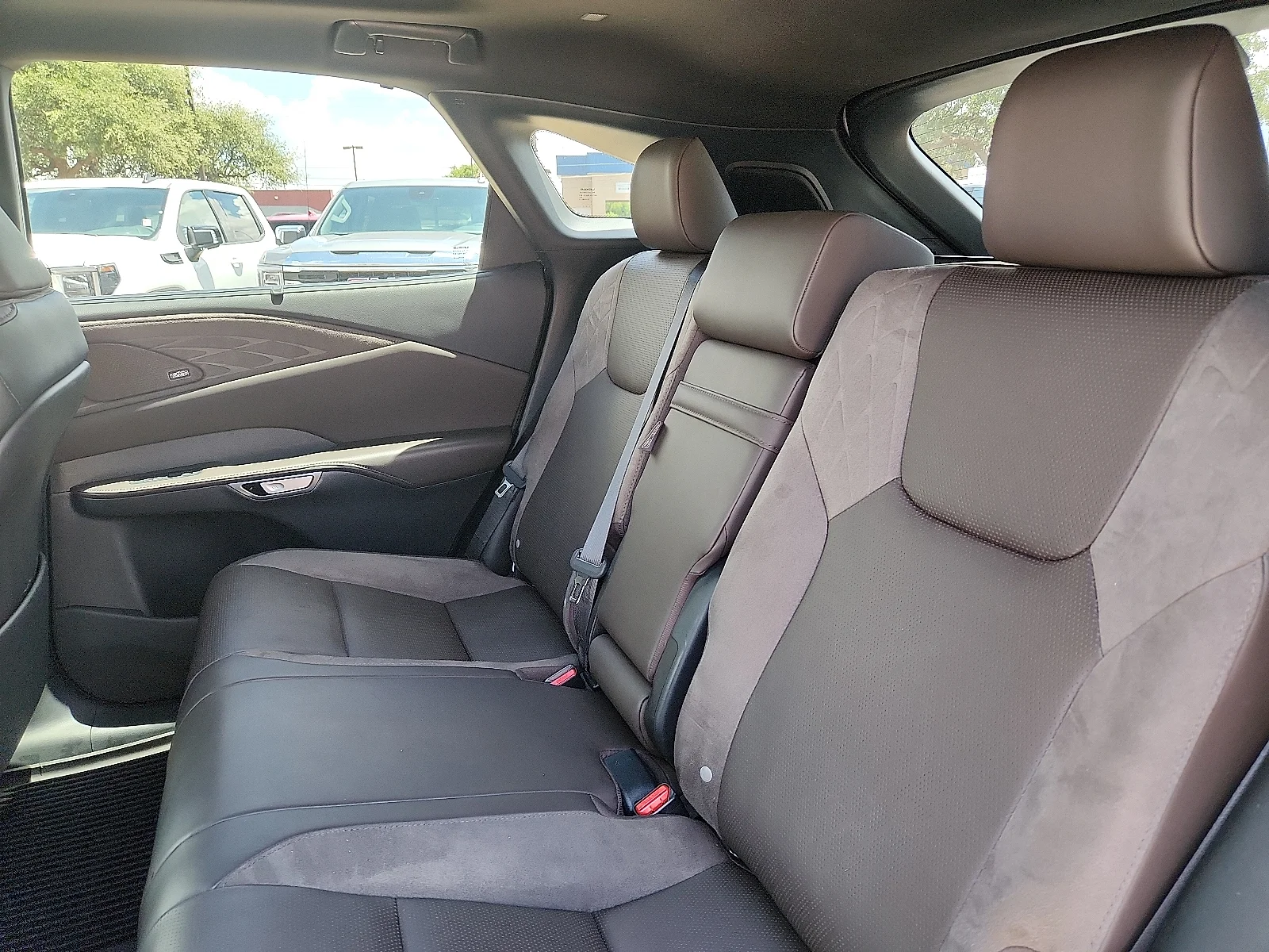 Used 2023 White Lexus 350 Luxury image 10