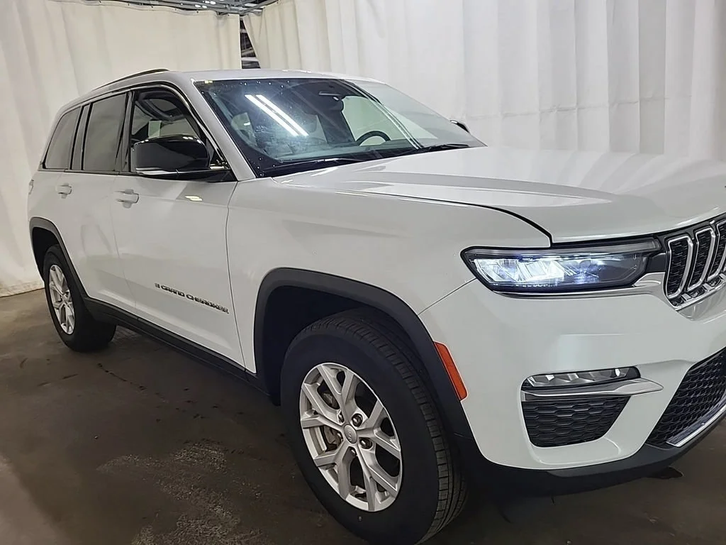 Used 2023 Bright White Clearcoat Jeep Limited image 3