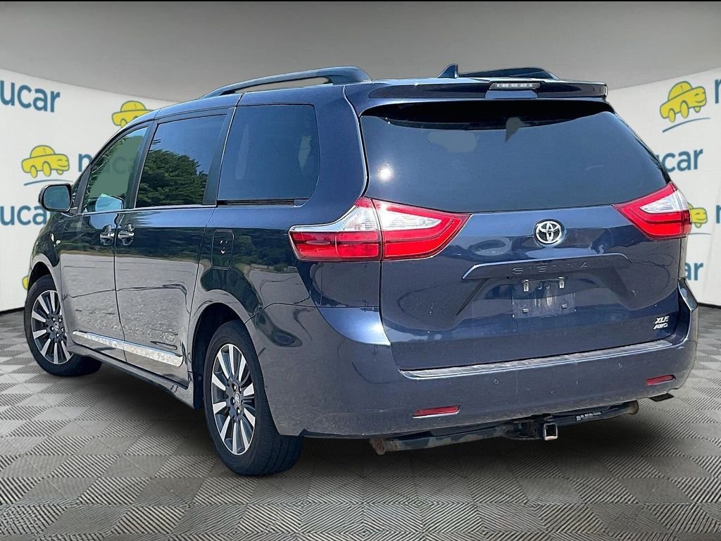 Used 2018 Beige Toyota XLE Premium image 4