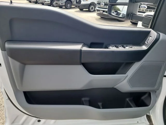 New 2026 Oxford White Ford XL image 17