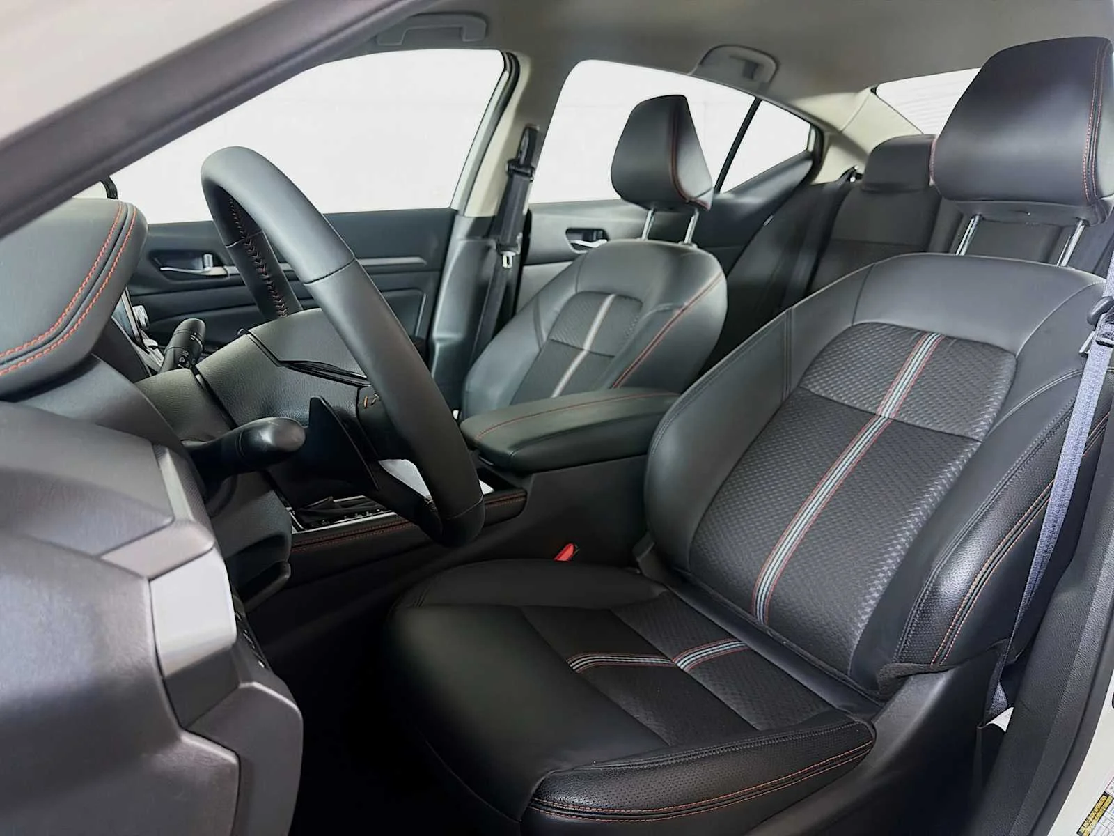 Certified Used 2025 Pearl White Tricoat Nissan SR image 16