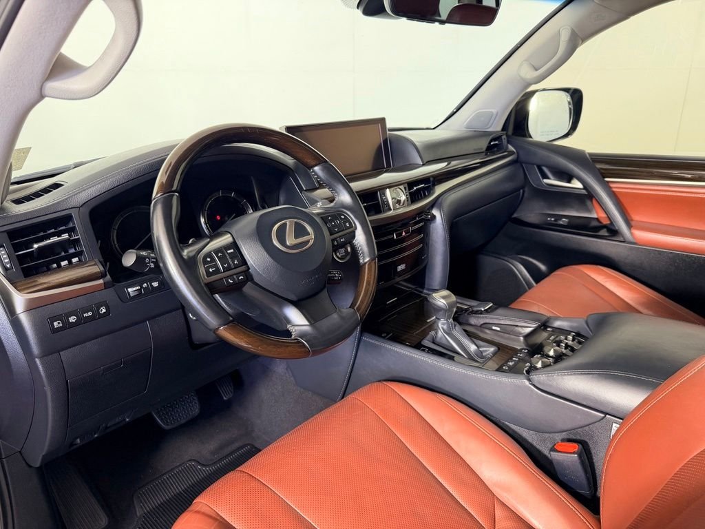 Used 2019 Silver Lexus 570 image 27