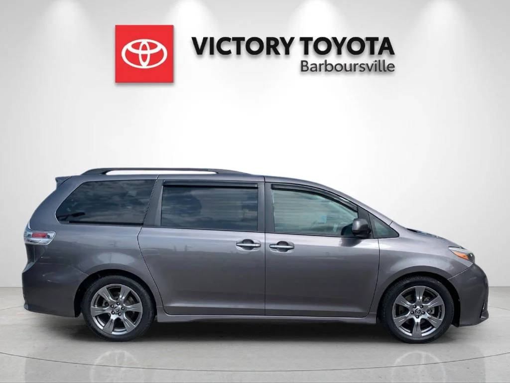 Used 2018 Gray Toyota SE Premium image 6