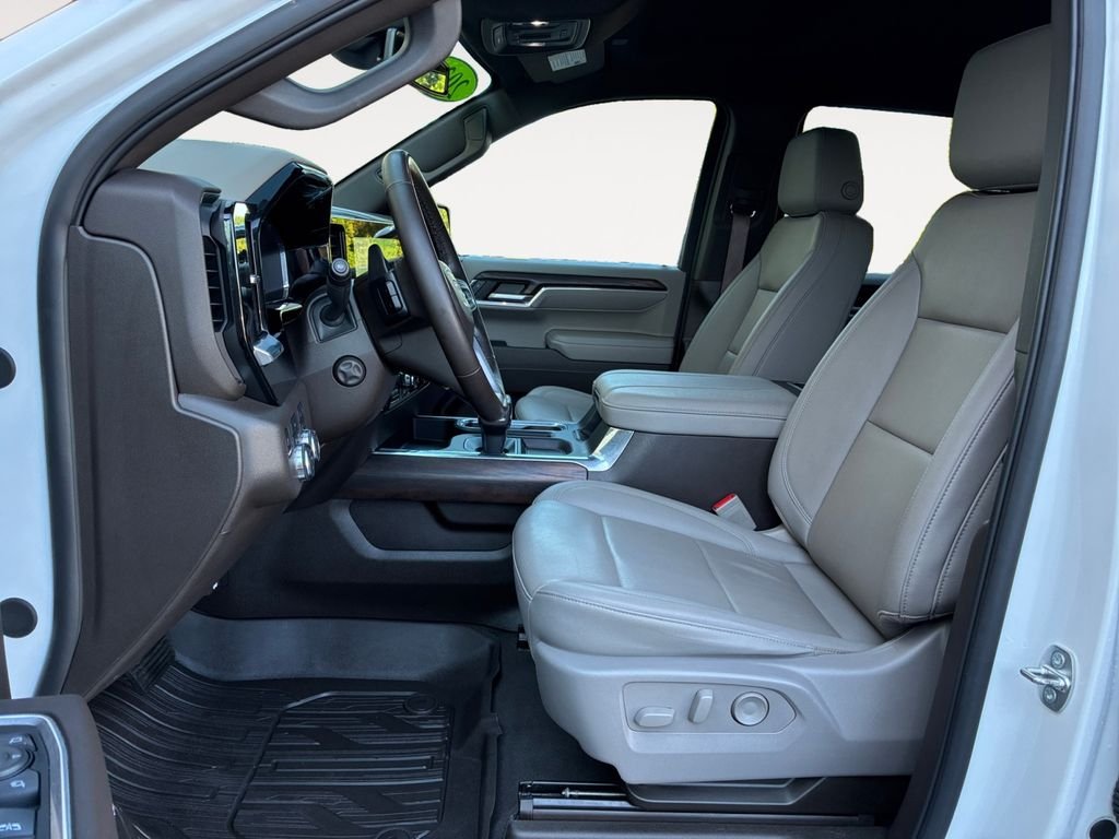 Used 2024 White GMC SLT image 9